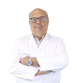 Retrato profesional del Dr. Álvaro Cuenllas Díaz